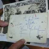 Su una di esse c'� anche il suo autografo